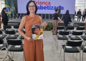 Professoras da rede municipal participam de construção de política nacional de alfabetização