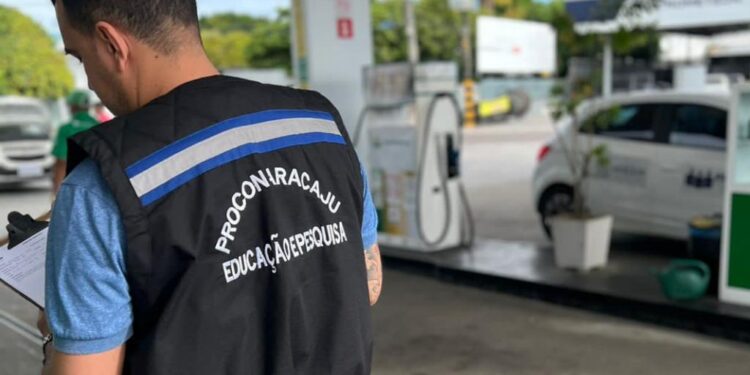 Procon Aracaju monitora preços dos combustíveis na capital; veja os dados da pesquisa
