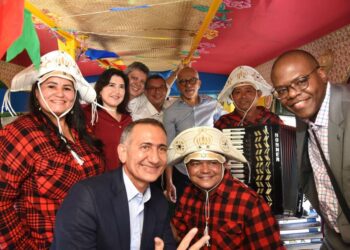 Ministros de Estado são recebidos em clima de Forró Caju na plenária do PPA Participativo