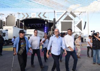 Prefeito Edvaldo inspeciona estrutura do Forró Caju