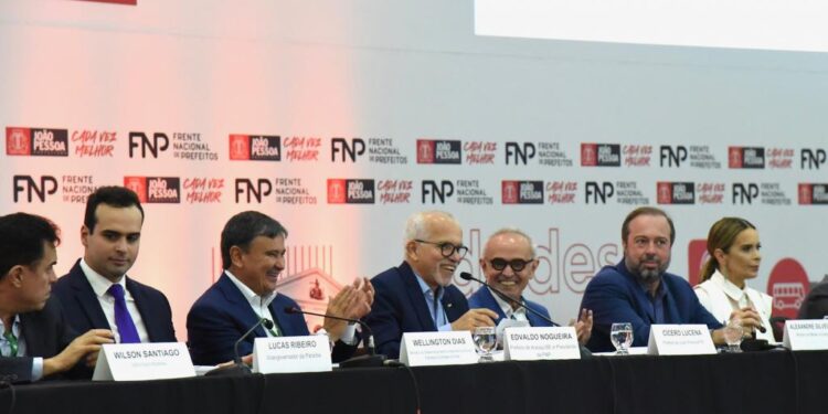 Presidente da FNP, prefeito Edvaldo lidera discussões sobre o futuro das cidades em João Pessoa