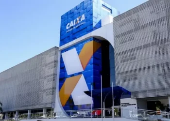Governo federal manda Caixa Econômica suspender cobrança do Pix