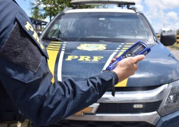 PRF flagra quatro condutores trafegando embriagados durante o final de semana