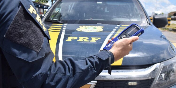 PRF flagra quatro condutores trafegando embriagados durante o final de semana