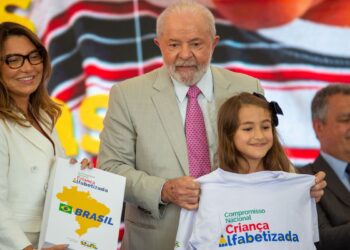 Lula diz que Estado falhou miseravelmente na alfabetização de crianças