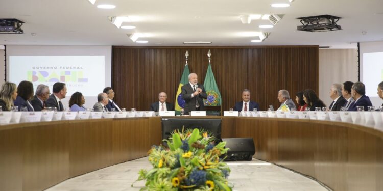 Lula pede agilidade na nomeação de aliados do governo