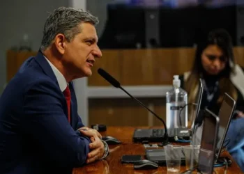 Rogério Carvalho defende o controle do mercado de créditos de carbono durante debate na Comissão de Meio Ambiente