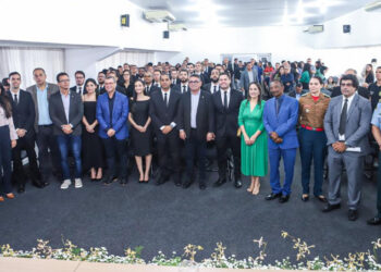 Governo de Sergipe empossa novos agentes e escrivães da Polícia Civil