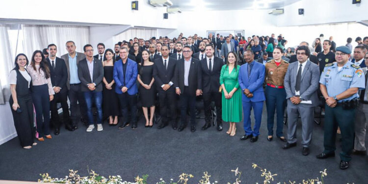 Governo de Sergipe empossa novos agentes e escrivães da Polícia Civil