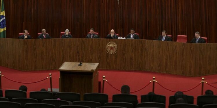TSE torna Bolsonaro inelegível por oito anos