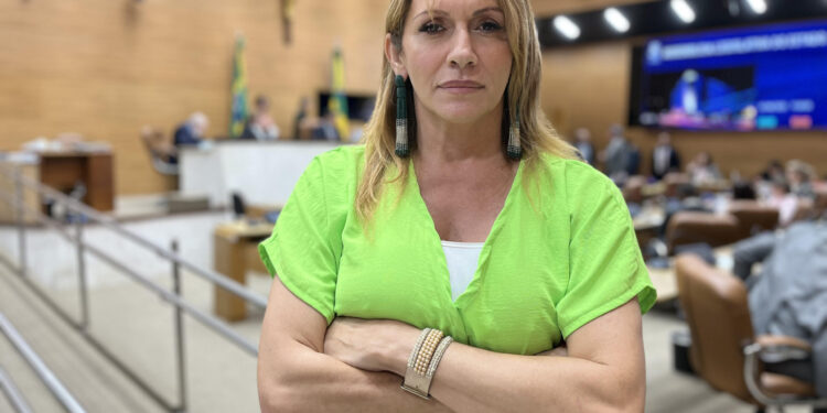 Linda Brasil está preocupada com possível migração de usuários do Ipesaúde para o SUS