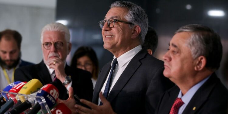 Governo articula para não alterar texto do marco fiscal no Senado