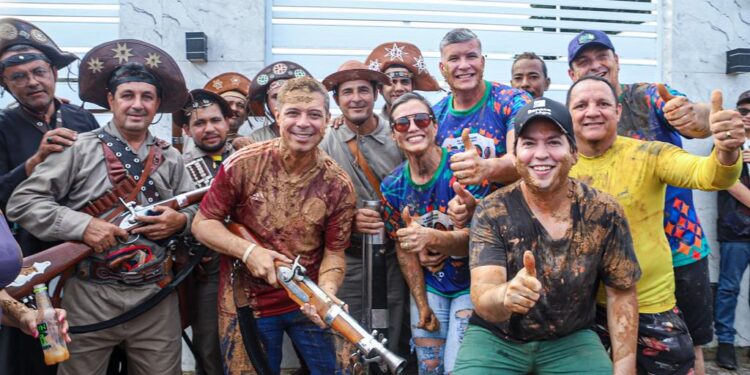 Governador Fábio Mitidieri celebra tradição da Festa do Mastro ao lado da população capelense