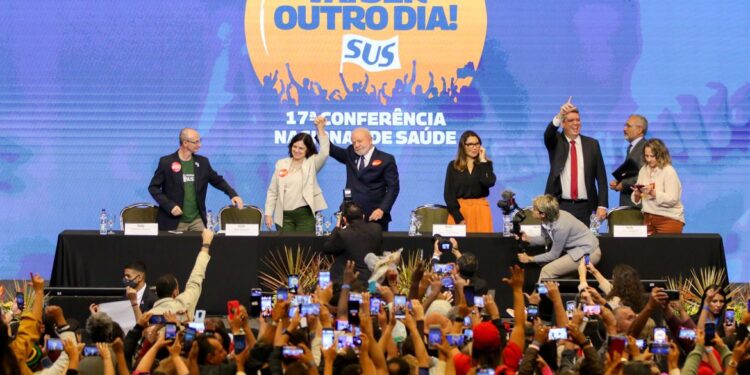 Governo vai pagar piso da enfermagem retroativo a maio