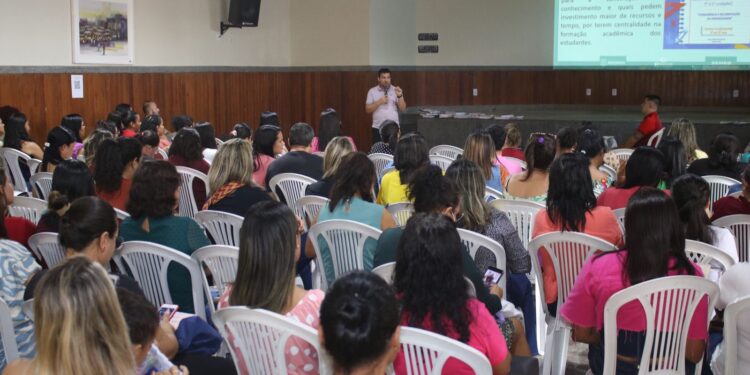 Professores contratados da Rede Municipal de Educação de Nossa Senhora do Socorro participam de formação sobre as Travessias Formativas do Currículo de Sergipe