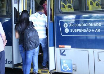 Gratuidade nos ônibus das linhas em favelas em BH passa a ser lei
