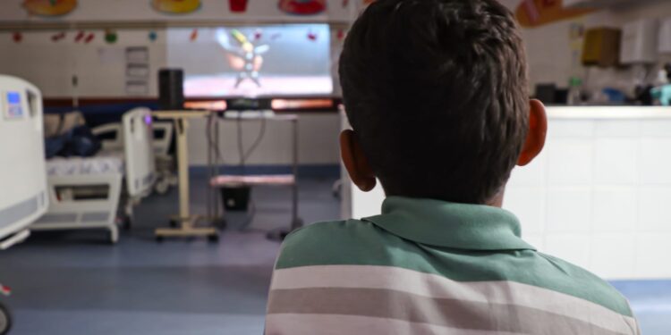 Hospital da Criança promove sessão de cinema especial para pacientes internados