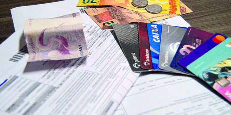 Mais de 160 mil pessoas estão endividadas em Aracaju