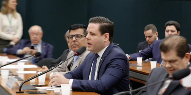 Deputado Rodrigo Valadares se une a deputados para remover inclusão da maconha em projeto de aquisição de alimentos