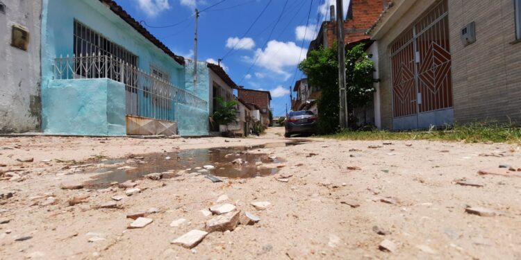 Vereador Binho de Aracaju realiza sonho da comunidade com asfaltamento da Travessa Matadouro
