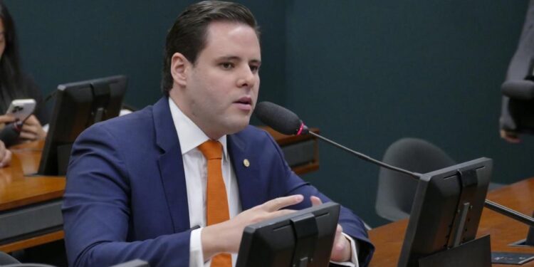 Rodrigo Valadares e outros parlamentares apresentam à ONU denúncia da violação de direitos humanos no Brasil