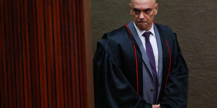 Universidade condenada por divulgação de ‘kit covid’ promoveu evento com Moraes na Itália
