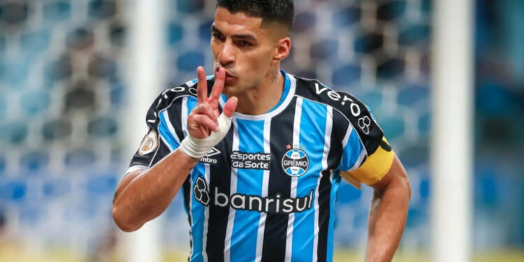 Luis Suárez: Grêmio volta atrás, ‘abre mão’ da multa e libera uruguaio para assinar com grande clube, mas impõe nova condição
