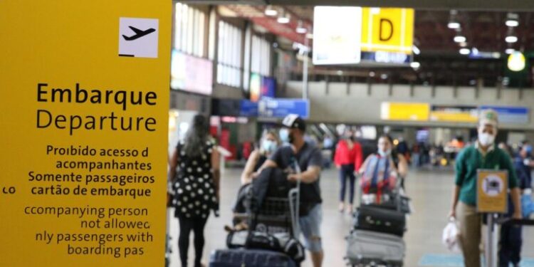 “Voa Brasil” oferecerá 1,5 milhão de passagens a R$ 200 por mês