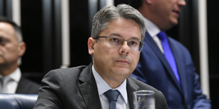 Alessandro Vieira enaltece importância do Dia D da Educação no Senado Federal