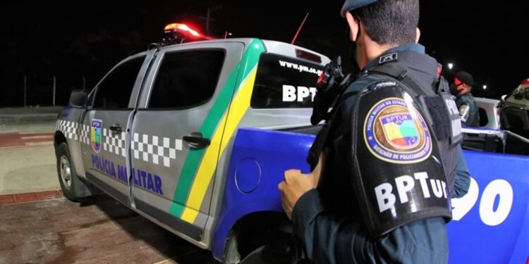Homem com mandado de prisão em aberto é preso pela Polícia Militar na Orla de Atalaia