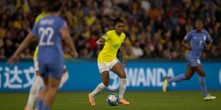 Brasil perde para França e se complica na Copa do Mundo de Futebol Feminino
