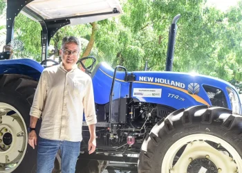 Senador Alessandro entrega 4 milhões em máquinas e equipamentos na Codevasf