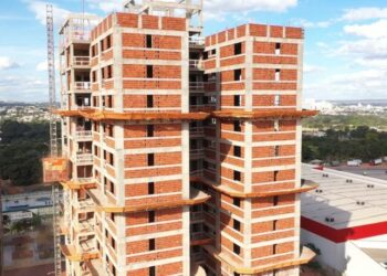 Criação de empregos da construção civil cai menos no 1º semestre