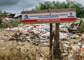 Lixão de Graccho Cardoso é interditado durante fiscalização