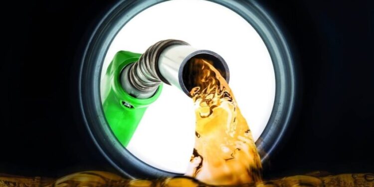 Petrobras bate recorde de produção de gasolina e diesel S10 em junho