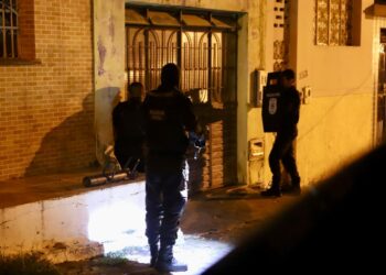Operação Diáspora: Ação conjunta prende cinco pessoas, apreende armas e cumpre 15 mandados de busca e apreensão