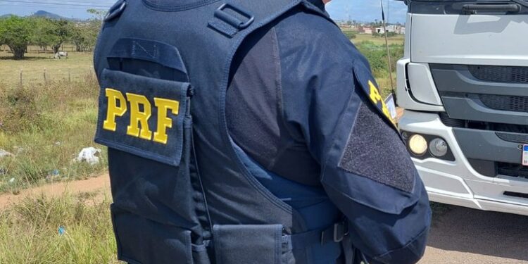 PRF flagra motorista embriagado envolvido em acidente na BR-101