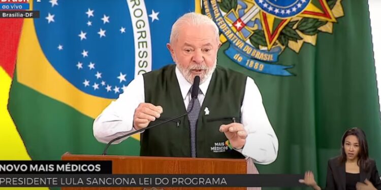 Mais Médicos: Lula sanciona MP que reformula o programa