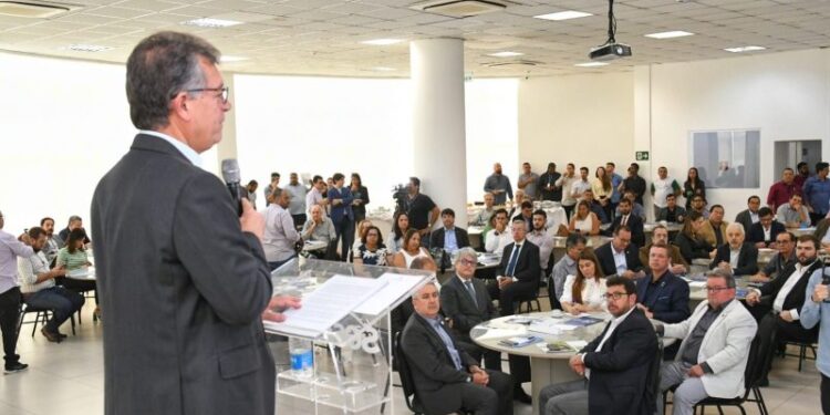 Senador Laércio Oliveira destaca potencialidades de Sergipe no setor de petróleo e gás natural