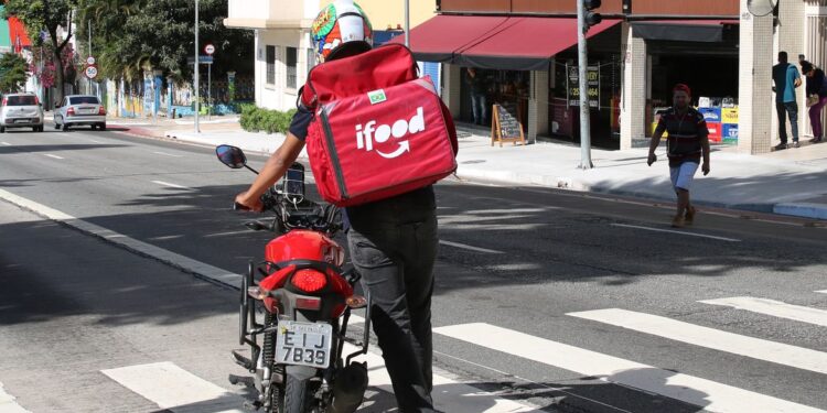 Ifood assina compromisso com MPF após tentar desmobilizar entregadores