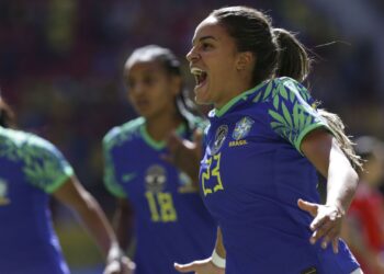 Seleção feminina goleia Chile em último jogo antes da Copa do Mundo