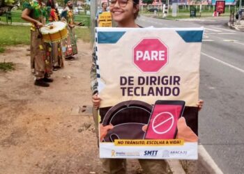 SMTT alerta para o perigo do uso do telefone ao dirigir