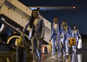 Seleção brasileira desembarca na Austrália para Copa do Mundo Feminina