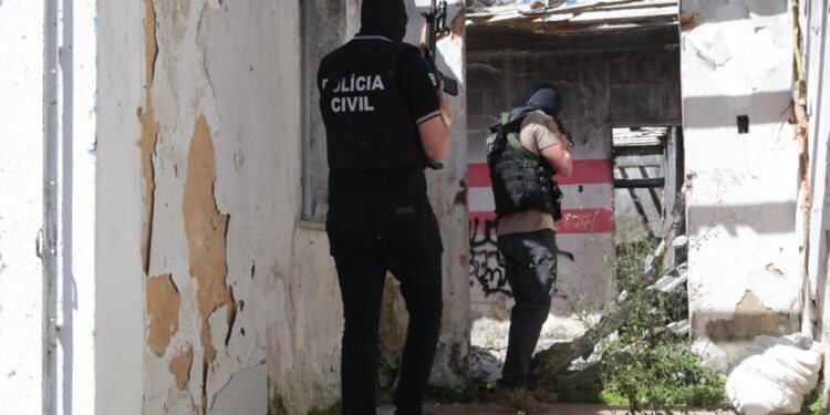 DHPP prende integrantes de grupo criminoso envolvido com homicídios e tráfico de drogas e armas em Aracaju