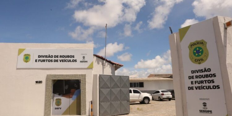 Polícia Civil recupera carro roubado minutos após crime na Zona Norte de Aracaju