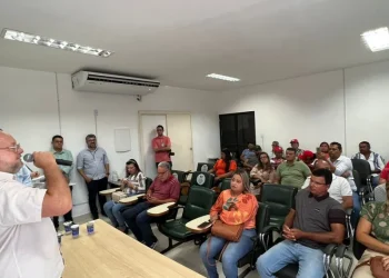 João Daniel entrega tratores e equipamentos para fortalecer a agricultura familiar