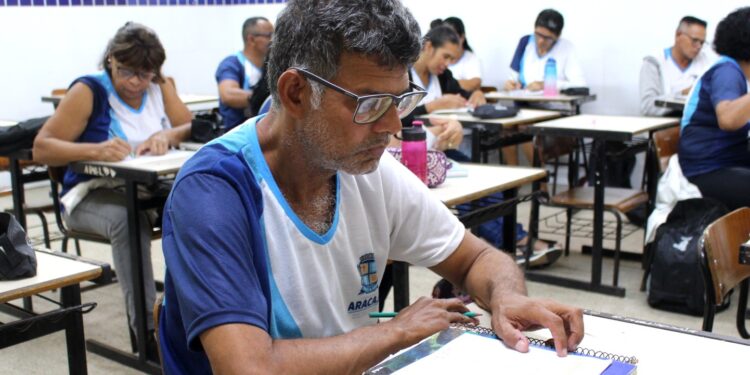 Prazo para confirmação de matrícula para Educação de Jovens e Adultos encerra na próxima quarta-feira (12)