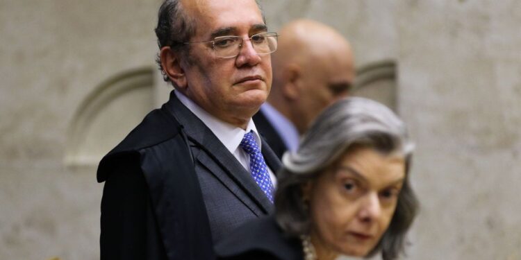 Gilmar Mendes anula arquivamento de ação contra Bolsonaro
