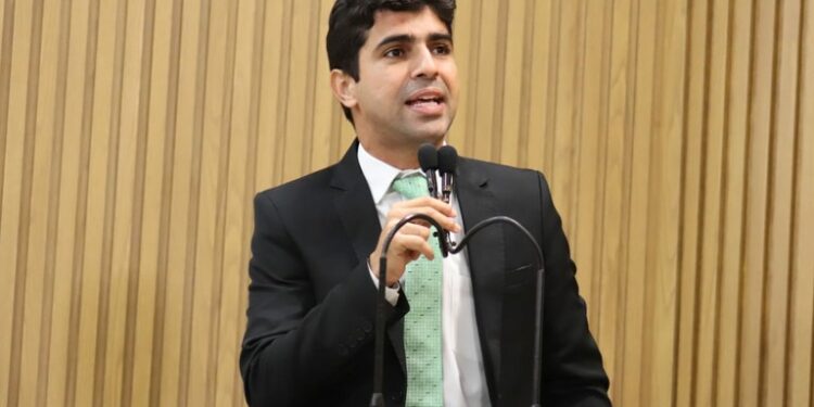 Vereador Pastor Diego diz que Governo Federal negligencia compra de vacina contra dengue