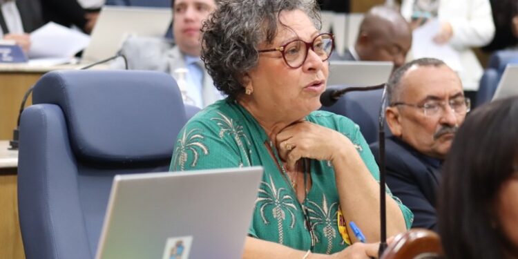 Segundo boletim médico, quadro clínico da vereadora Professora Ângela Melo é grave, porém estável